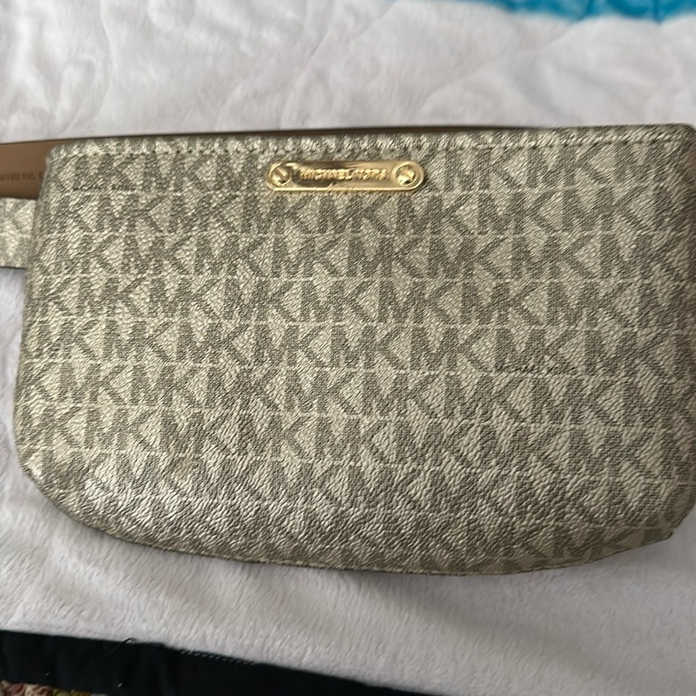 Micheal kors belt bag